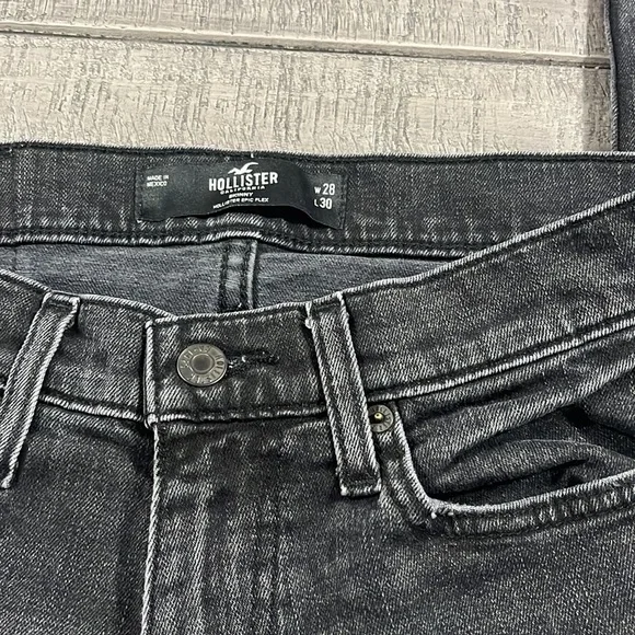 Hollister Jean - Picture 6 of 11
